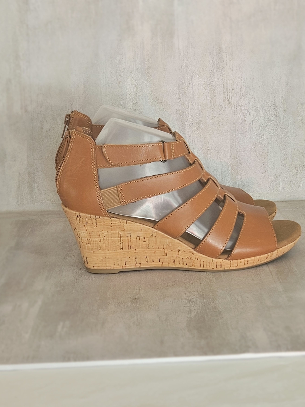 ROCKPORT Women's Cognac Brown Leather Wedge Sandals Size 9 Wide Strappy Back Zip - Picture 5 of 16